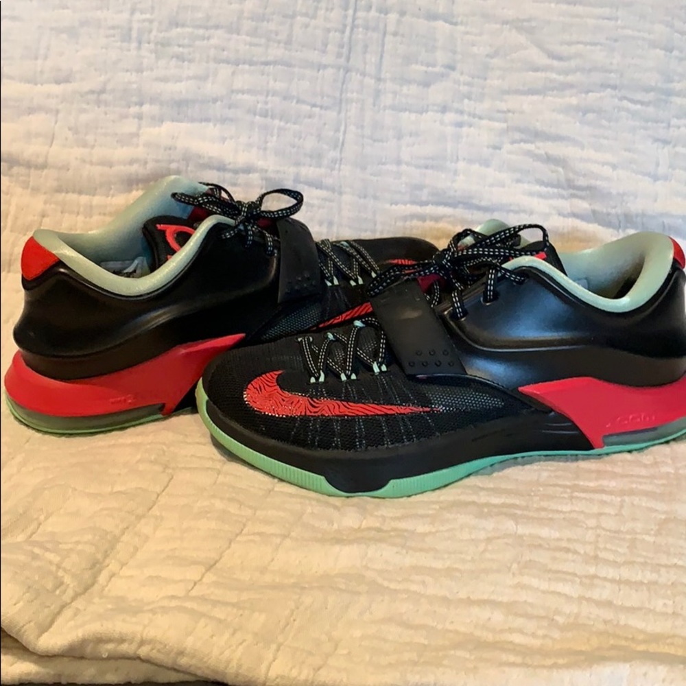Nike (KD7 Good Apples) WORN ONCE!!!